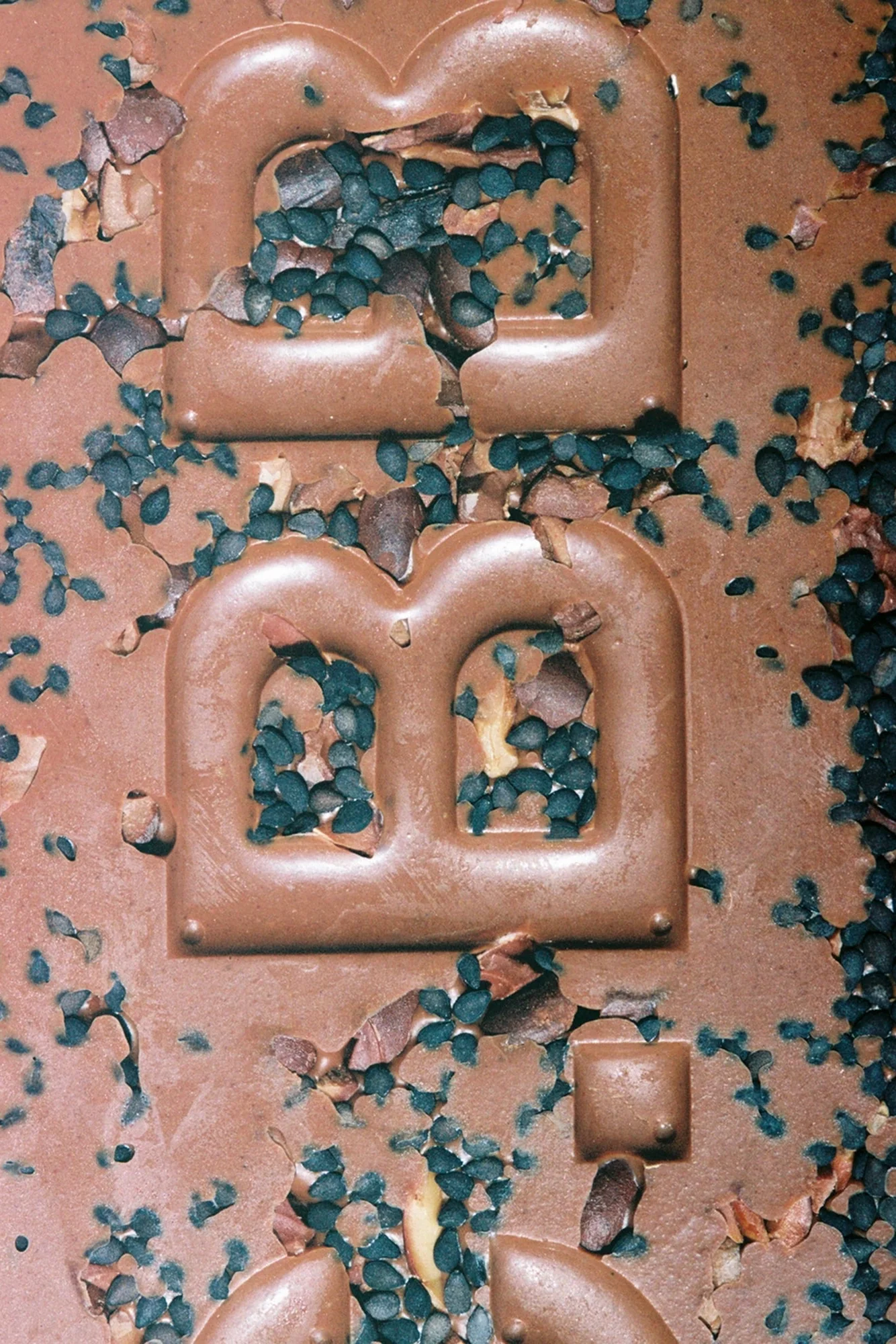 Black Toasted Sesame, Cacao Shell and Nib Chocolate - Image 4